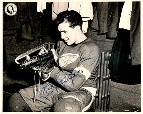 Marty Pavelich potpisao je Detroit Crvena krila sala Fame 8x10 fotografija - autogramirane NHL fotografije